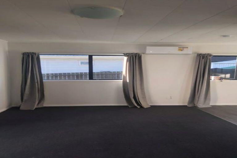 Photo of property in 2/12 Melleray Place, Randwick Park, Auckland, 2105