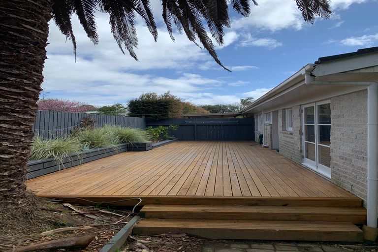 Photo of property in 2/112 Ennis Avenue, Pakuranga Heights, Auckland, 2010