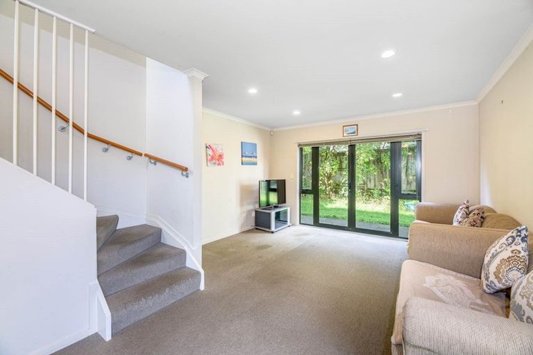 Photo of property in 12 Barnea Circle, Glen Eden, Auckland, 0602