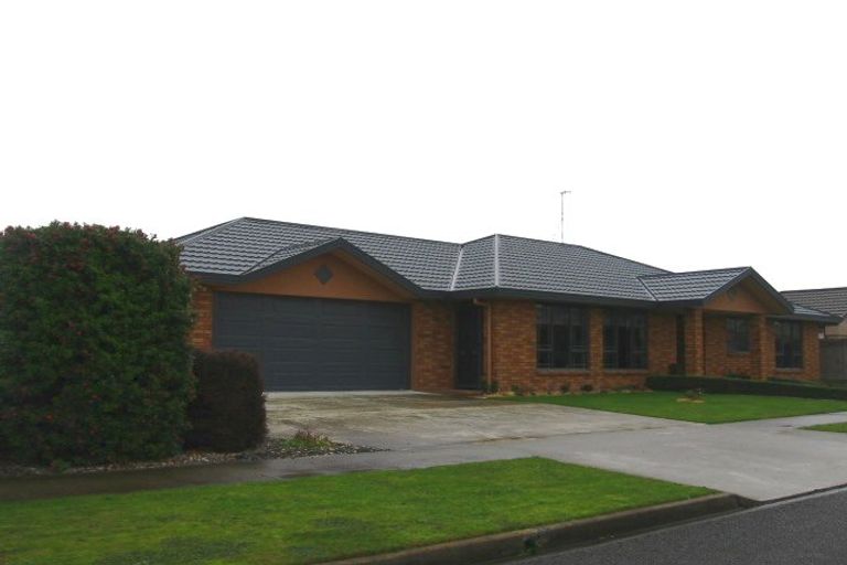 Photo of property in 4 Logan Way, Kelvin Grove, Palmerston North, 4414