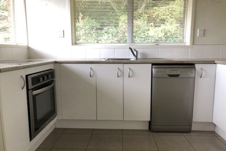 Photo of property in 2/19 Park Hill Road, Birkenhead, Auckland, 0626