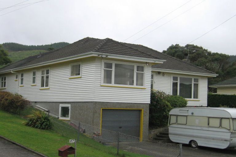 Photo of property in 49 The Drive, Tawa, Wellington, 5028
