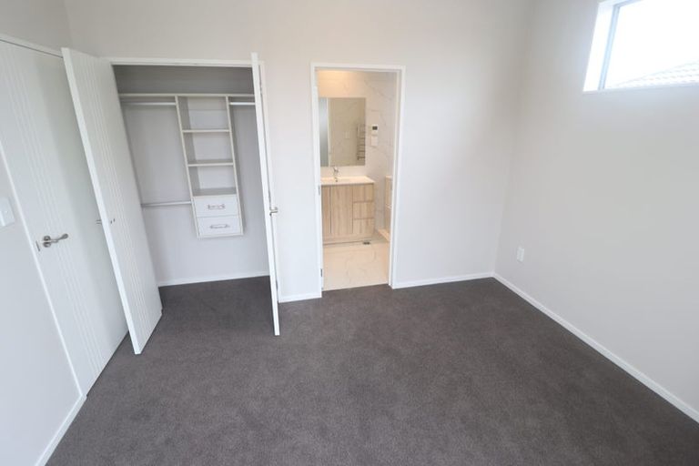 Photo of property in 2b Crystal Avenue, Te Atatu South, Auckland, 0602