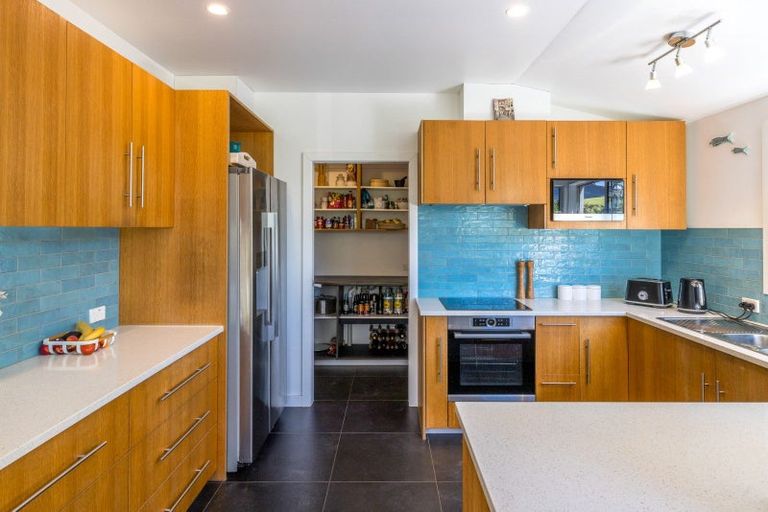 Photo of property in 18 Victoria Road South, Onetangi, Waiheke Island, 1081