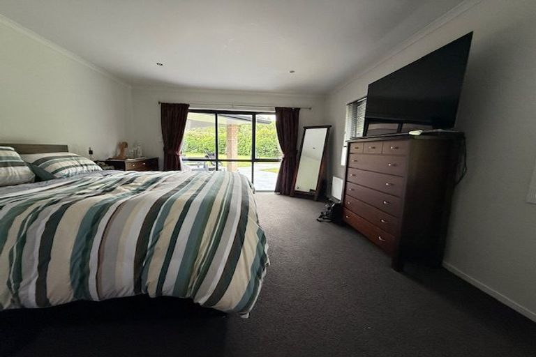 Photo of property in 15 Opal Avenue, Timberlea, Upper Hutt, 5018