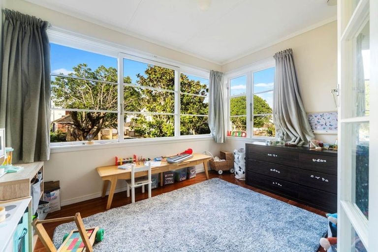 Photo of property in 1 Edmonton Avenue, Onehunga, Auckland, 1061