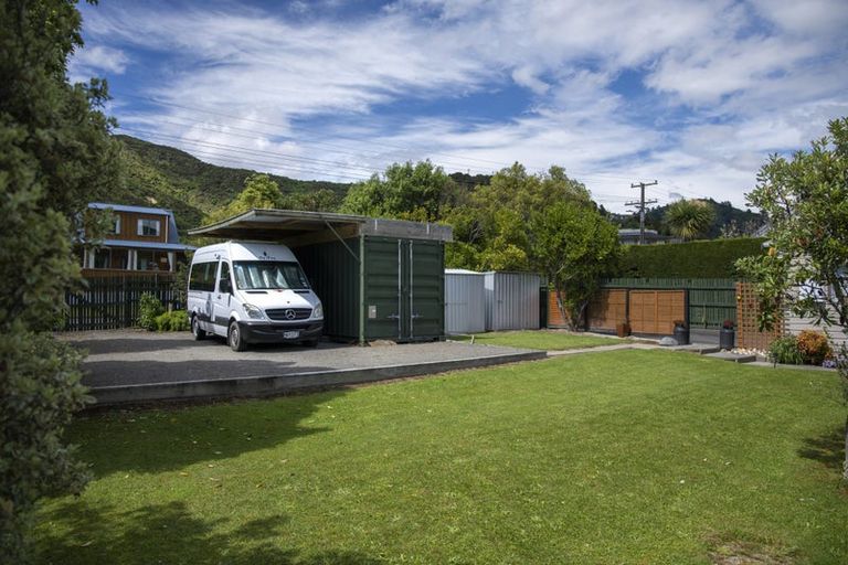 Photo of property in 57 Moana View Road, Waikawa, Picton, 7220