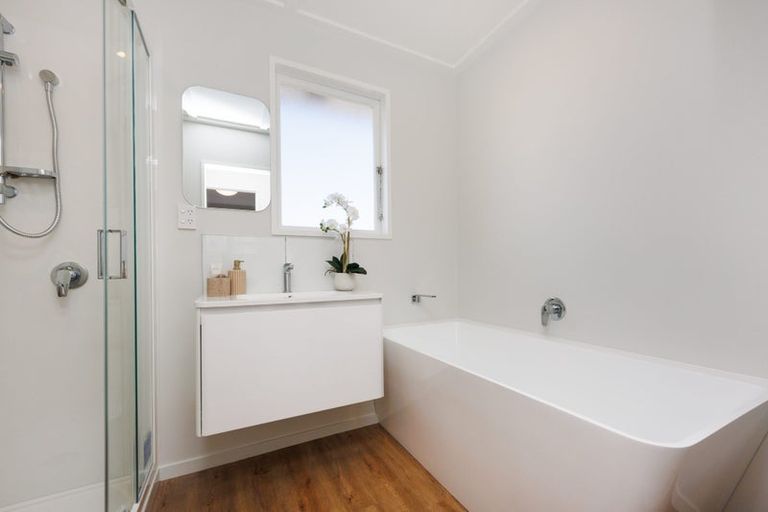 Photo of property in 34 Rhodes Drive, Kelvin Grove, Palmerston North, 4414