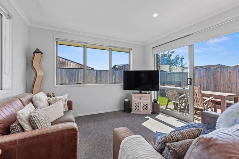 Photo of property in 10 Oka Street, Papamoa Beach, Papamoa, 3118