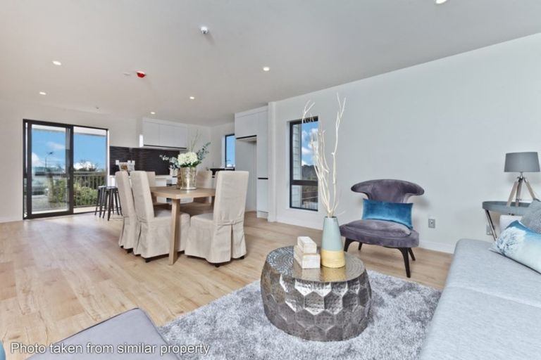 Photo of property in 128 Mcclymonts Road, Oteha, Auckland, 0632