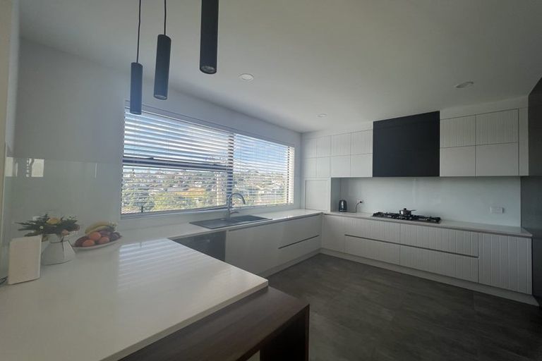 Photo of property in 26 Kiteroa Terrace, Rothesay Bay, Auckland, 0630