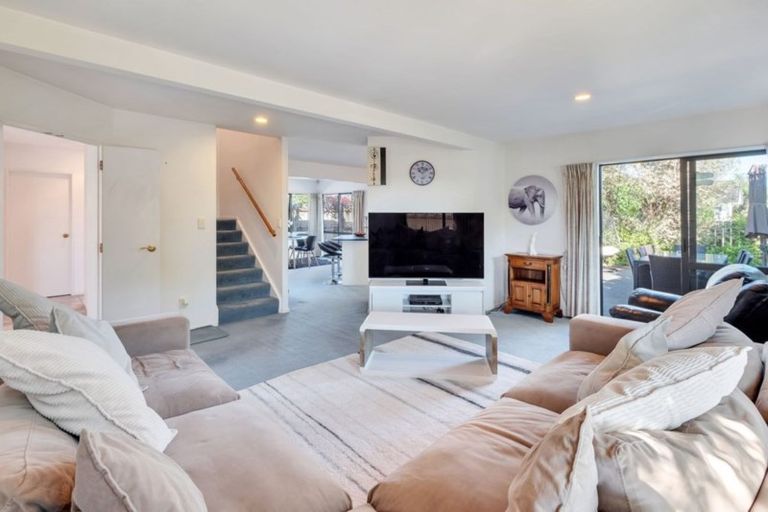 Photo of property in 93a Sturges Road, Henderson, Auckland, 0612