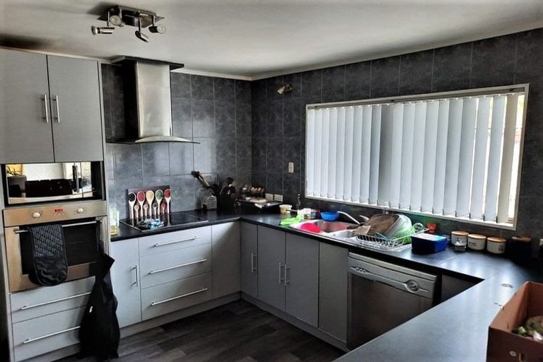 Photo of property in 16 Mirrabooka Avenue, Botany Downs, Auckland, 2010