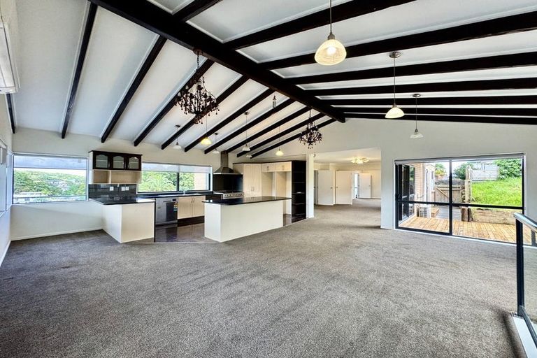 Photo of property in 25 Chieftain Rise, Goodwood Heights, Auckland, 2105