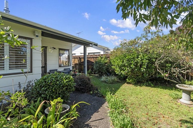 Photo of property in 3/121 Bruce Mclaren Road, Henderson, Auckland, 0612