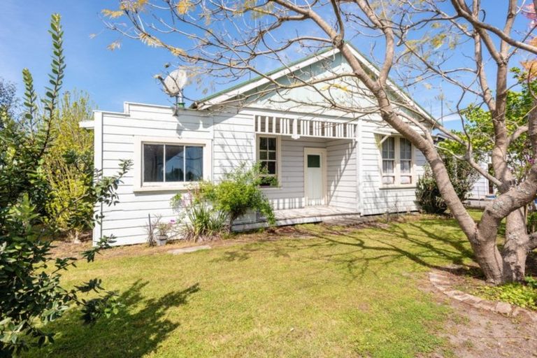 Photo of property in 60 Cliff Road, Te Karaka, 4022