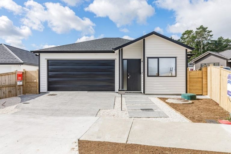Photo of property in 21 Vinistra Road, Kumeu, 0810