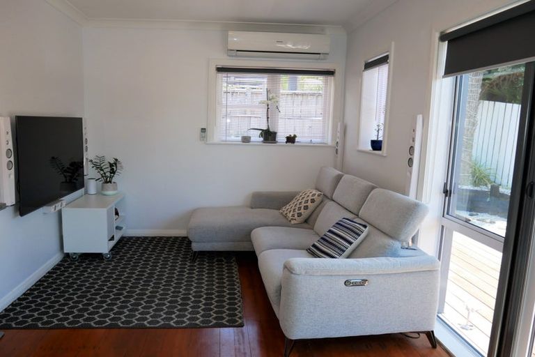 Photo of property in 1/14 Hogans Road, Glenfield, Auckland, 0629