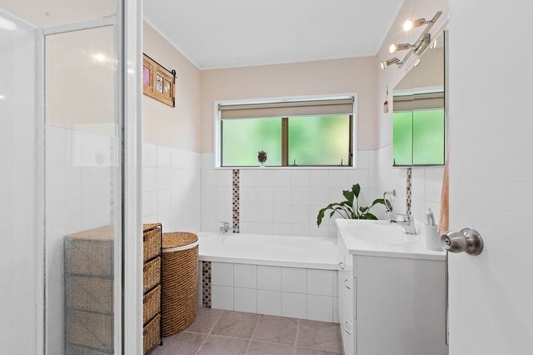 Photo of property in 19b Lillian Place, Orewa, 0931