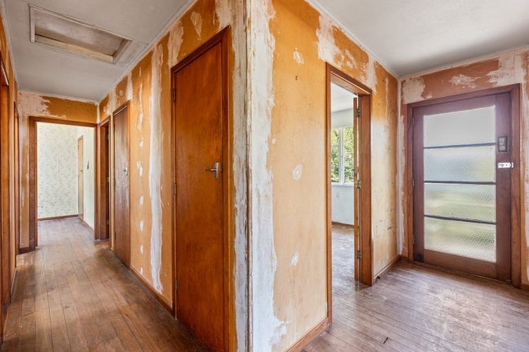 Photo of property in 28 Whakawhiti Street, Marfell, New Plymouth, 4310