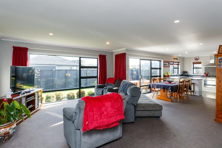 Photo of property in 1 Angelina Way, Kelvin Grove, Palmerston North, 4414