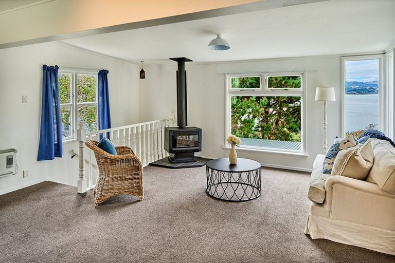 Photo of property in 30 Mana View Road, Paremata, Porirua, 5026