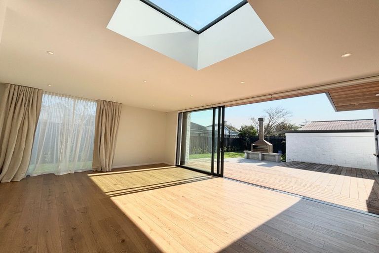 Photo of property in 2/7 Roa Road, Fendalton, Christchurch, 8041