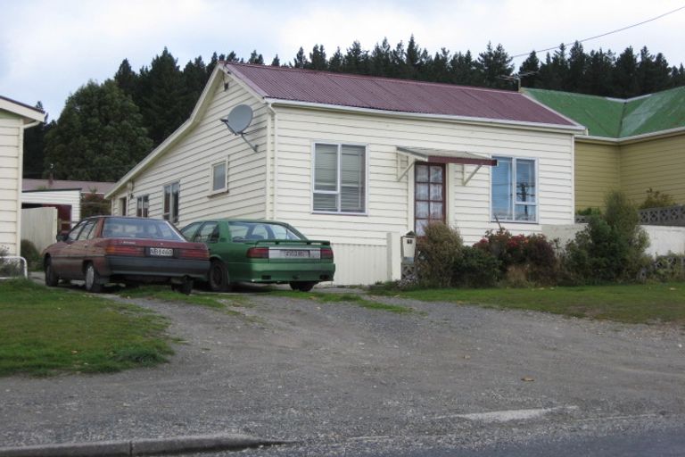 Photo of property in 76 Salcombe Street, Kaitangata, 9210