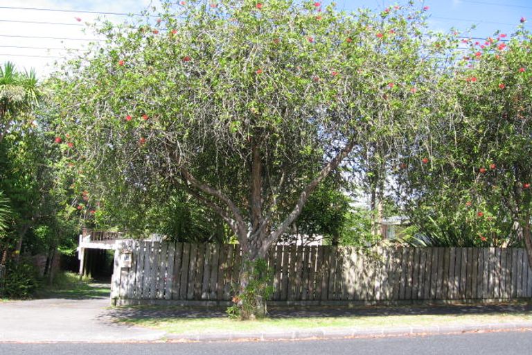 Photo of property in 11 Rewi Street, Torbay, Auckland, 0630