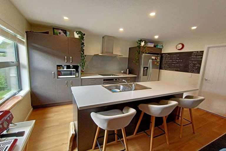 Photo of property in 2 Hull Place, Whitby, Porirua, 5024