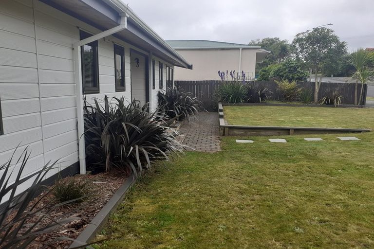Photo of property in 8 Pararewa Drive, Whalers Gate, New Plymouth, 4310