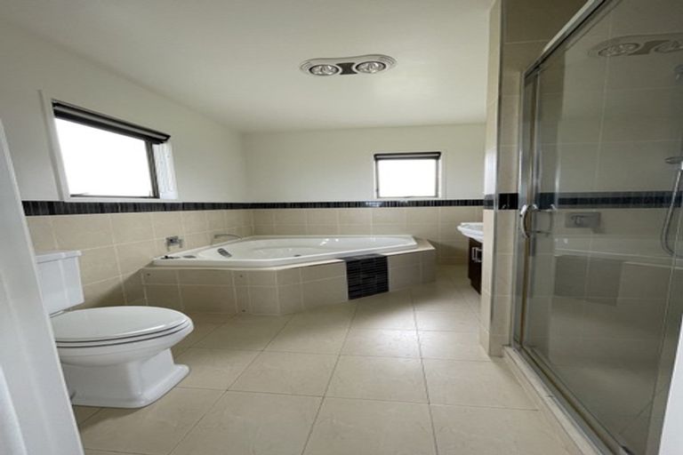 Photo of property in 463 Beach Road, Murrays Bay, Auckland, 0630