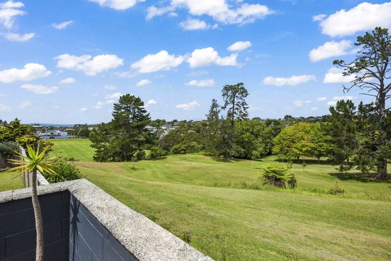 Photo of property in 1/170 Stapleford Crescent, Browns Bay, Auckland, 0630