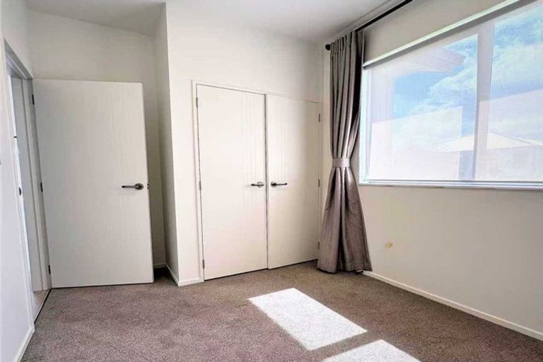 Photo of property in 12 William Calvert Drive, Swanson, Auckland, 0614