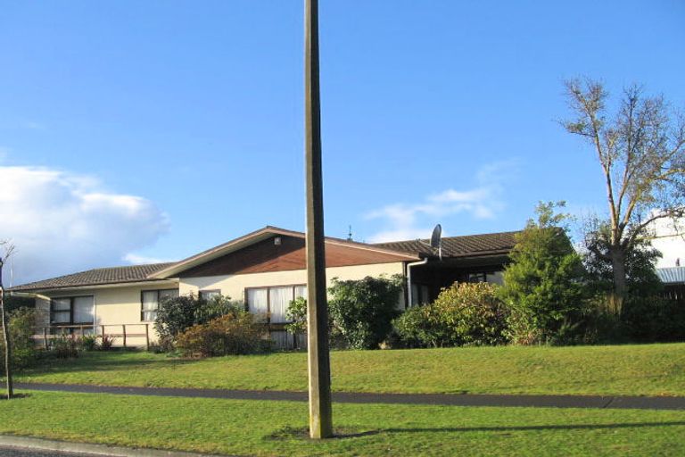 Photo of property in 3 Burton Crescent, Flaxmere, Hastings, 4120