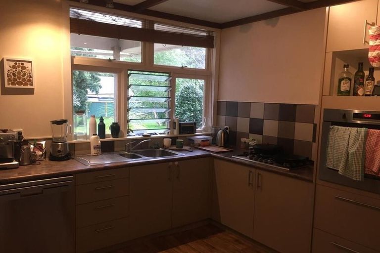 Photo of property in 46 Alice Street, Riverhead, 0820