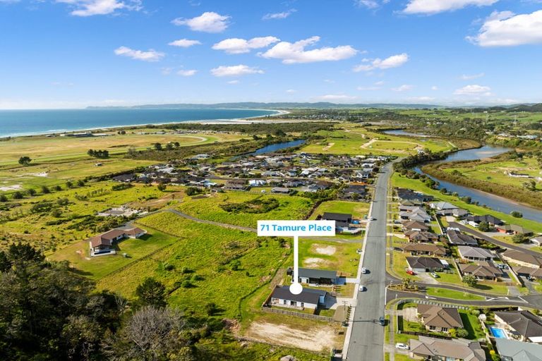 Photo of property in 71 Tamure Place, Ruakaka, 0116