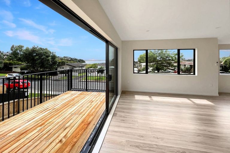 Photo of property in 20a Pipitea Place, Massey, Auckland, 0614
