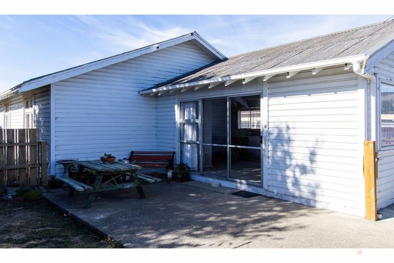 Photo of property in 76 Shearman Street, Waimate, 7924