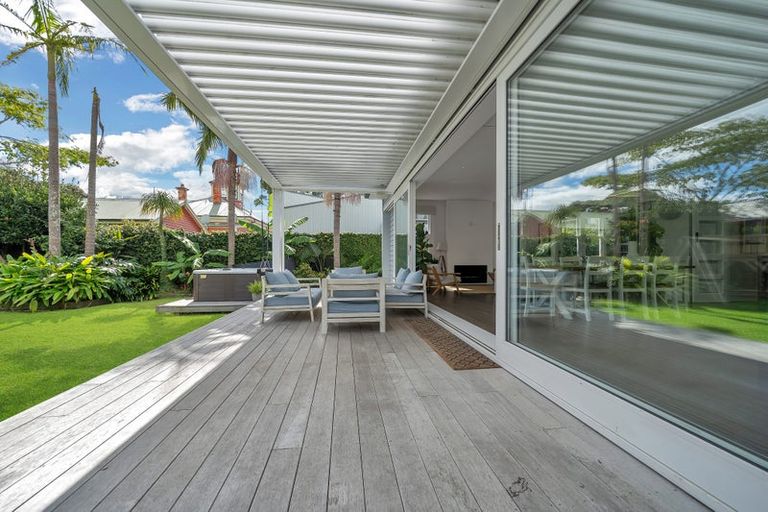 Photo of property in 23 Cheltenham Road, Devonport, Auckland, 0624