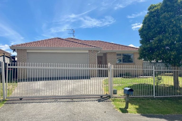 Photo of property in 8 Piriti Place, Weymouth, Auckland, 2103