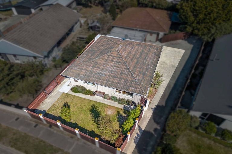 Photo of property in 1/29 Heathglen Avenue, Parklands, Christchurch, 8083