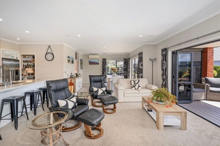 Photo of property in 6 Roseberry Place, Whitianga, 3510