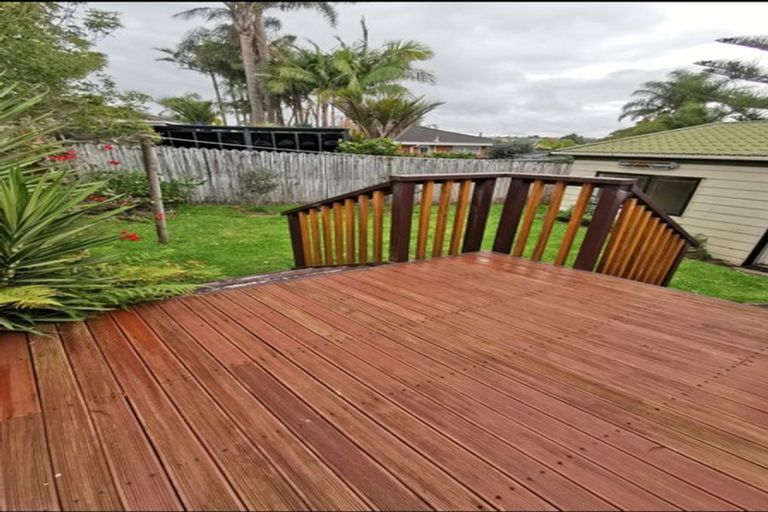 Photo of property in 16 Raphael Place, West Harbour, Auckland, 0618