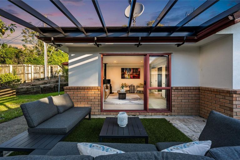 Photo of property in 90a Colwill Road, Massey, Auckland, 0614