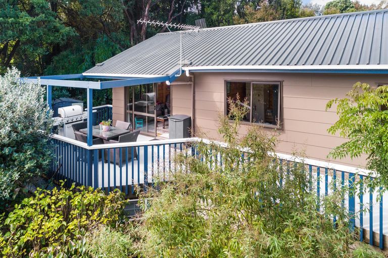 Photo of property in 2b Collingwood Road, Waiuku, 2123