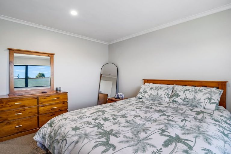 Photo of property in 32 Somerset Crescent, Highbury, Palmerston North, 4412