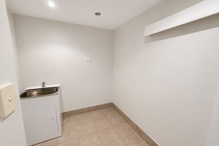 Photo of property in 28 Halver Road, Hillpark, Auckland, 2102