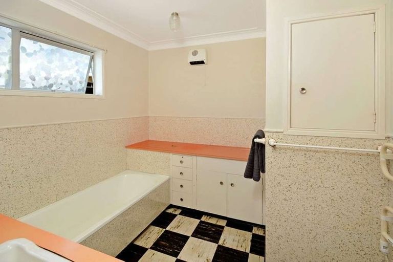 Photo of property in 51 Sunset Road, Totara Vale, Auckland, 0632