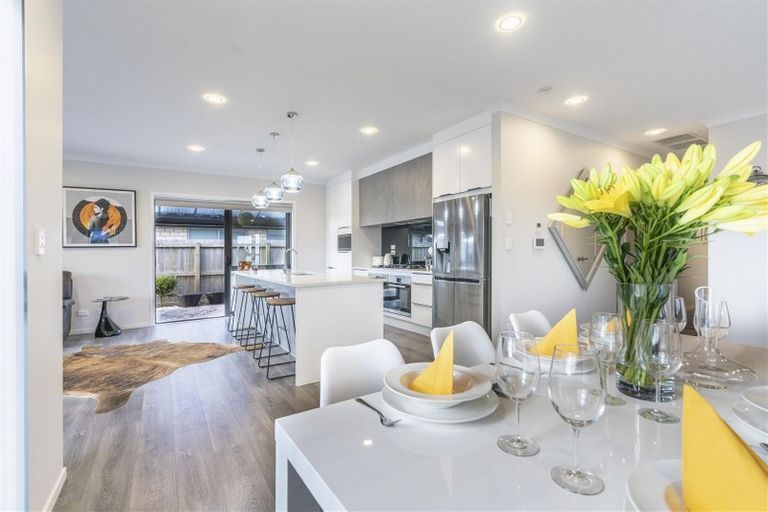 Photo of property in 15 Van Rixel Drive, Kumeu, 0810